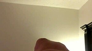 Ex-barátnő megoszt egy szóló maszturbációs videót