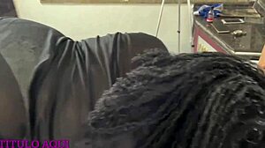 Волосатая женщина получает сперму на свои черные груди после интенсивного секса в формате POV