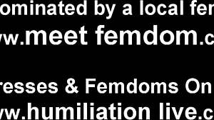 Penghinaan Kehormatan: Femdoms alat yang kuat